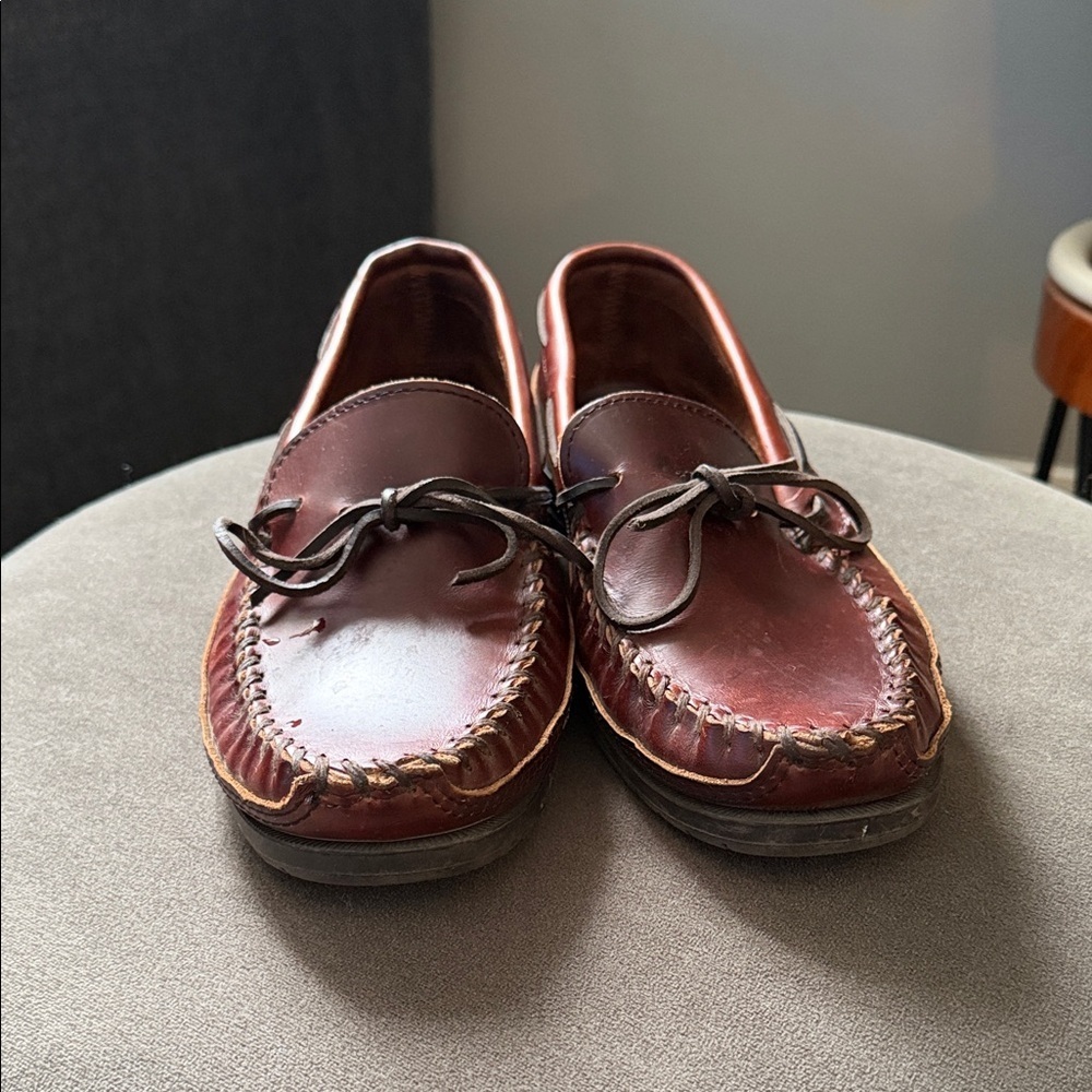 Minnetonka Driver Leather Mens 8.5 Loafers Burgundy Leather